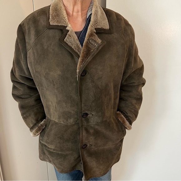 Men’s shearling fur coat - Picture 1 of 16